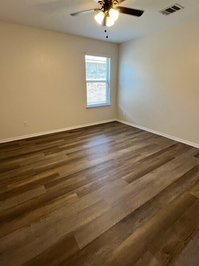 Building Photo - 1309 Basswood Ln