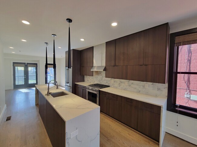 Building Photo - 724 Taylor St NW