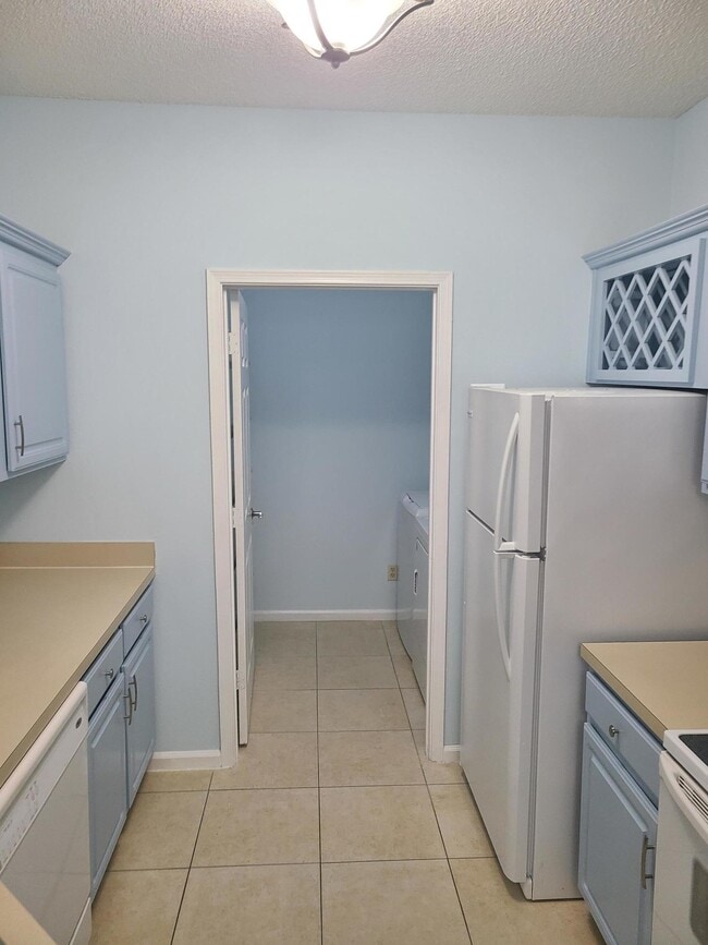 Building Photo - 10000 GATE Pky