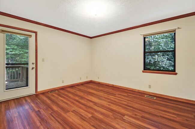 Building Photo - 3 bedroom / 2 bath on a private corner lot in Fairfield Glade