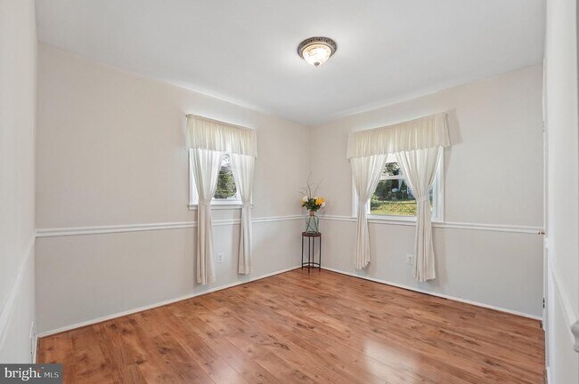 Building Photo - 229 Cabbel Dr