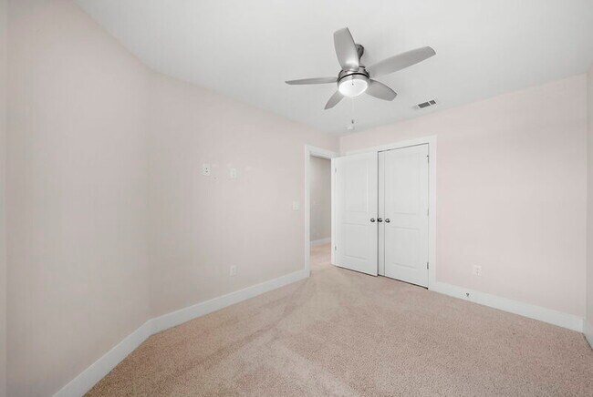 Building Photo - 219 Skylah Ln