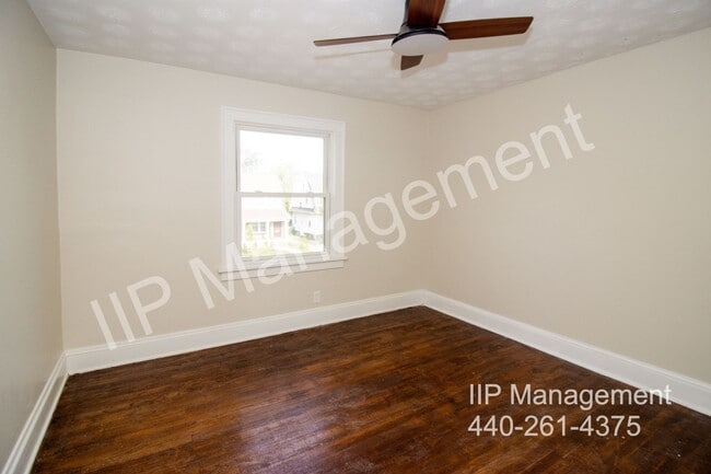 Building Photo - 2127 Rossmoor Rd