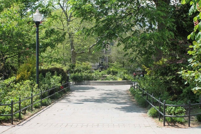 Building Photo - 278 Monmouth St