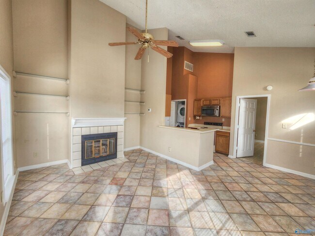 Building Photo - 165 Waters Edge Ln