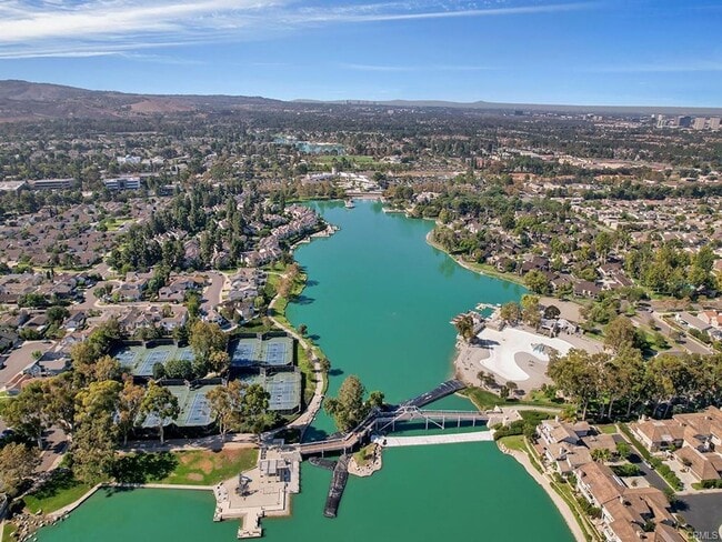 Building Photo - Beautifully Updated Model Home in the Prestigious, highly desirable Woodbridge