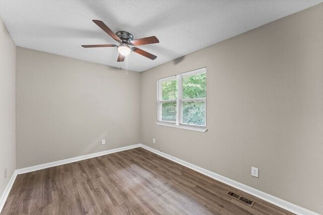 Building Photo - 912 Donaldson Rd