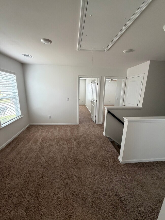Building Photo - 5033 Pratt Dr