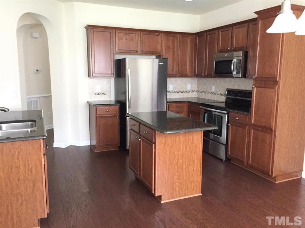 Kitchen - 725 Garden Square Ln