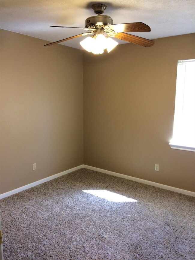 Building Photo - 4009 Hunter Creek Dr