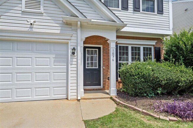 Building Photo - 1636 Heyford Cir NW