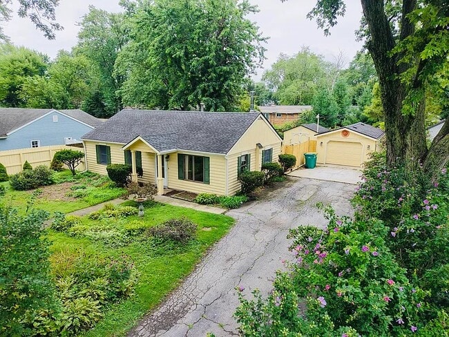 Building Photo - Rutledge Home