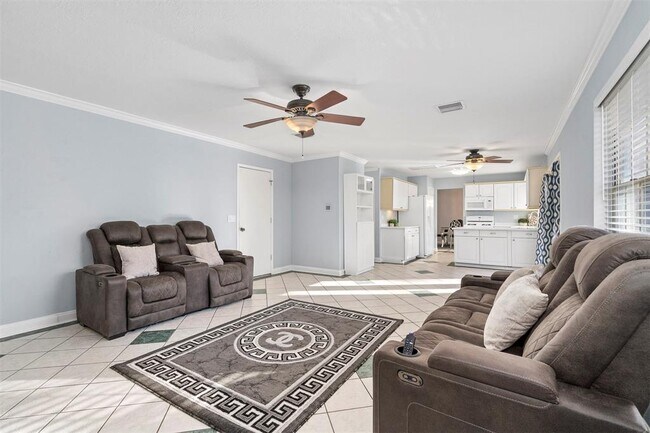 Building Photo - 9942 Villa Verde Dr