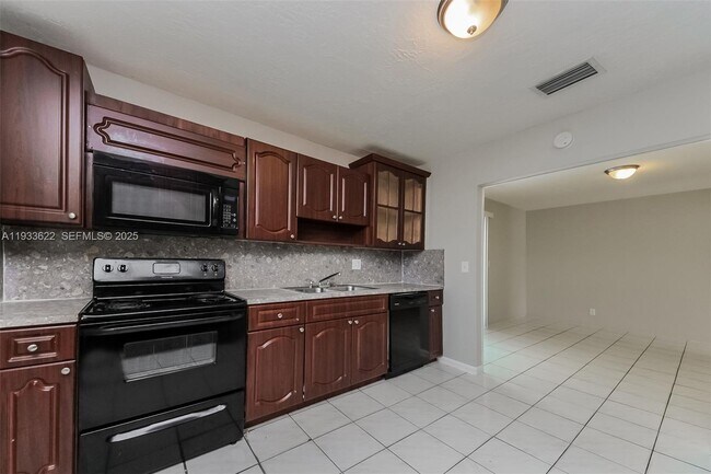 Building Photo - 2220 NW 44th Ave