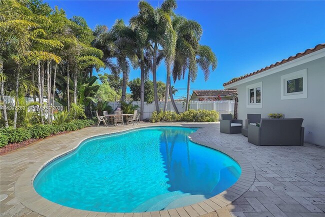 Building Photo - 2011 NE 31st Ct