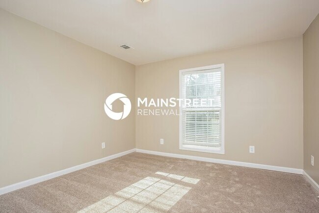 Building Photo - 4 Bedroom Pet-Friendly Home in Kennesaw, GA with Main Street Renewal
