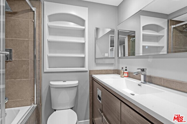 Building Photo - 4314 Marina City Dr