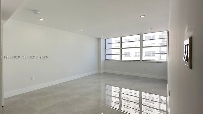 Building Photo - 18051 Biscayne Blvd