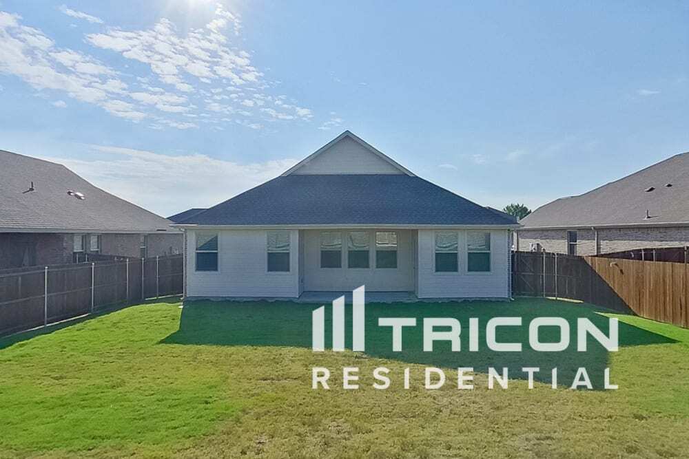 Building Photo - 235 Jenkinson Dr