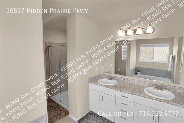 Building Photo - 10837 Hidden Pr Pkwy