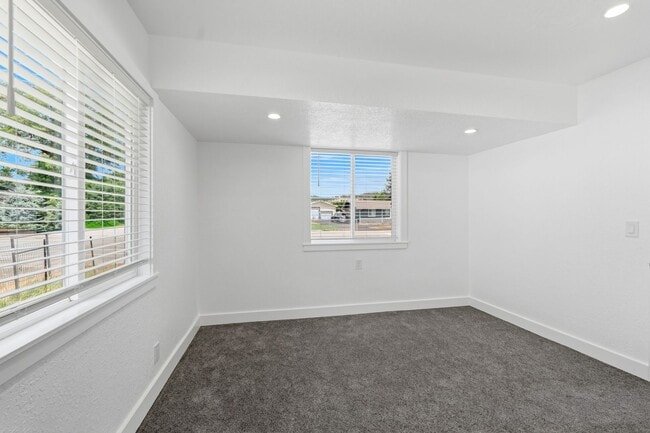 Building Photo - 14420 E Wellesley Ave
