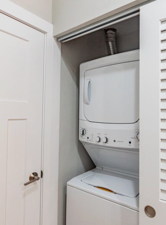 Building Photo - 428 W Belden Ave