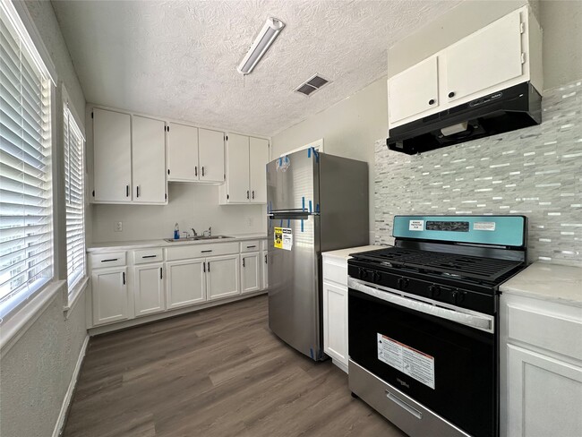 Building Photo - 3723 Cosby St