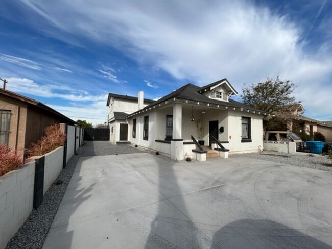 Primary Photo - 1222 E Roosevelt St