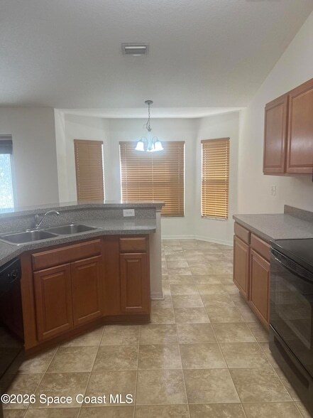 Building Photo - 241 Paquita Cir