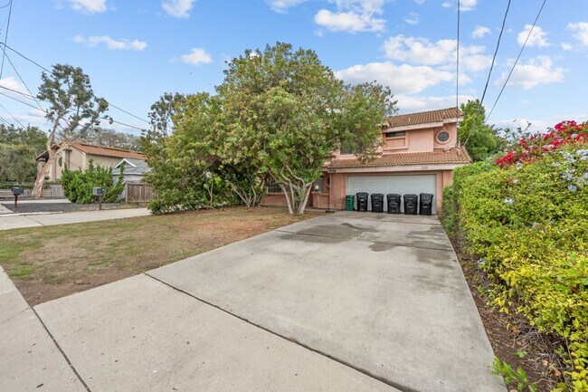 Building Photo - Spacious lot with no back house!