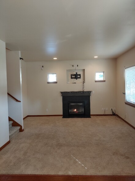 Building Photo - 25818 Arklow Pl NE