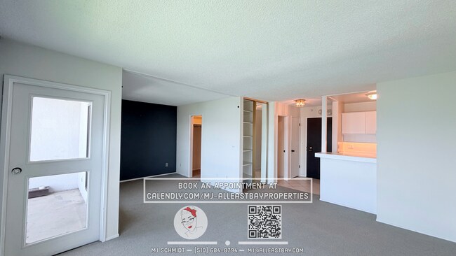 Building Photo - 1BD/1BA in Emeryville, Features stunning marina views! Amenities, water, garbage, and 1 parking s...