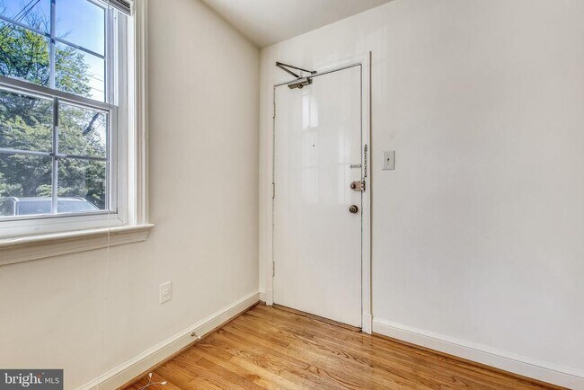 Building Photo - 7818 Tilbury St