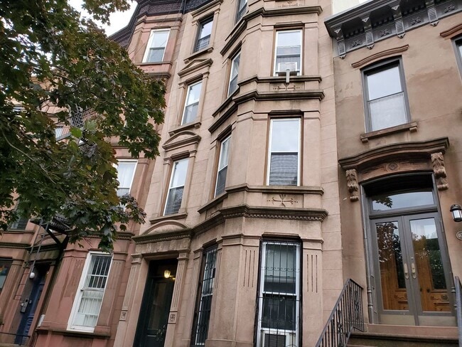 Building Photo - 402 2nd St