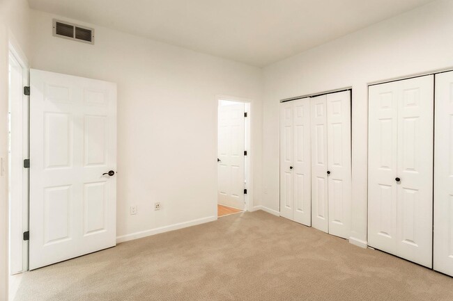 Building Photo - 94 Castle Ridge Dr