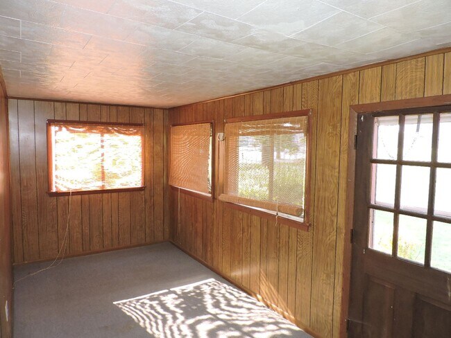 Building Photo - Email Linda@vacosold.com  or Call Office 8...