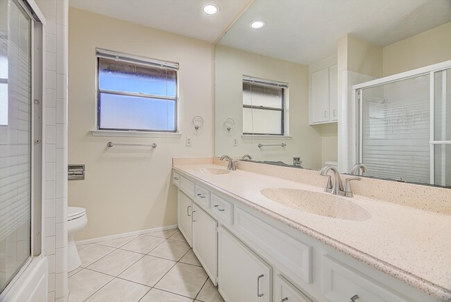 Building Photo - 2807 Planters St