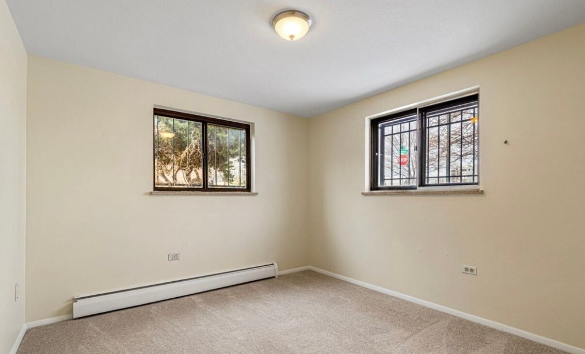 Building Photo - 1410 S Ash St