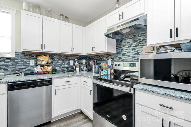 Building Photo - 409 Kickapoo Ave