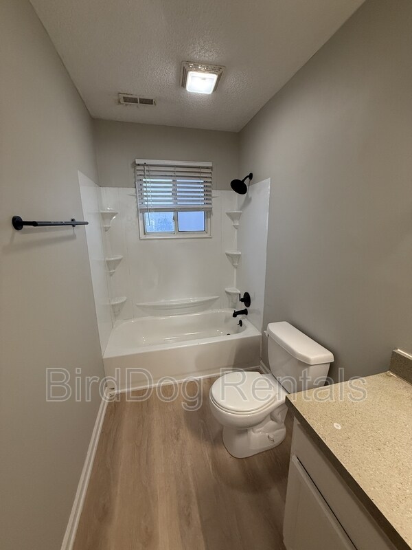 Building Photo - 690 Gibbard Ave