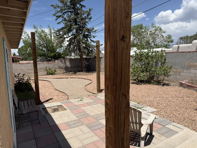 Building Photo - Charming NE Heights Cottage with Flexible Layout & Easy Access to UNM, Uptown, and KAFB