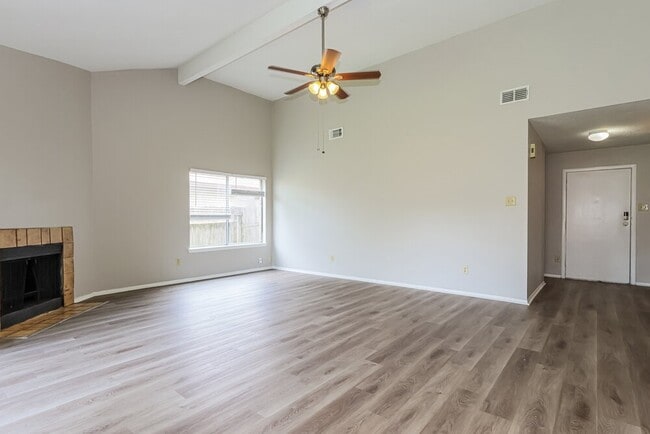 Building Photo - 12627 Day Hollow Ln