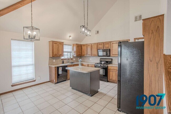 Building Photo - 2508 Tyler Ln