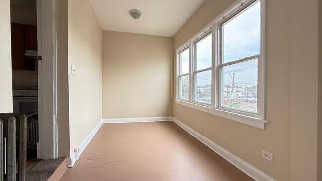 Building Photo - 2022 N Lawler Ave
