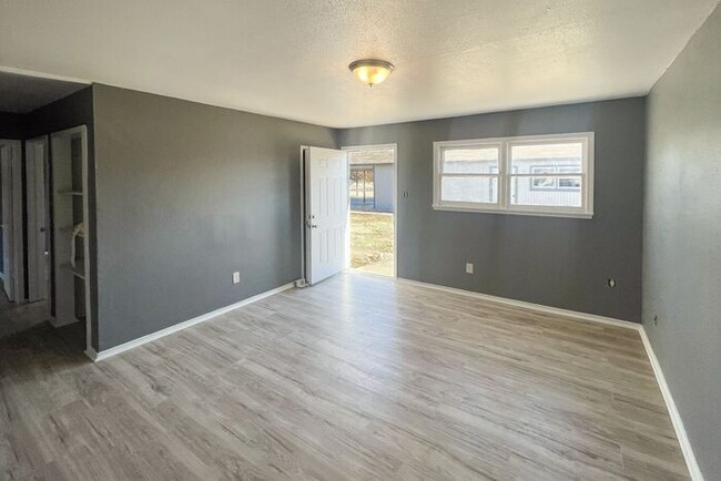 Building Photo - Comfortable 1 Bed 1 Bath Unit for Rent in ...