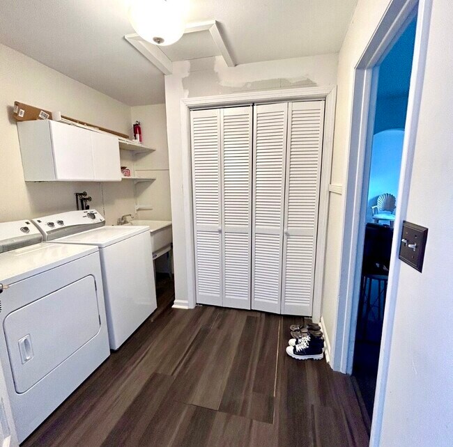 Building Photo - 905 W Rockland Rd