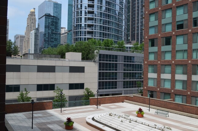 Building Photo - 440 N McClurg Ct