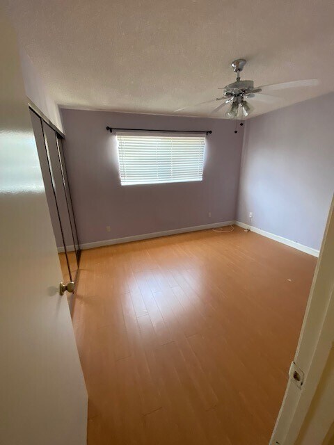 Building Photo - 557 E Tujunga Ave