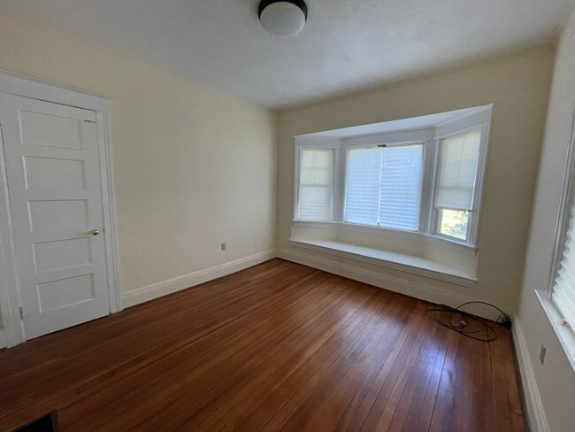Bedroom 1 - 1356 Winton Rd S