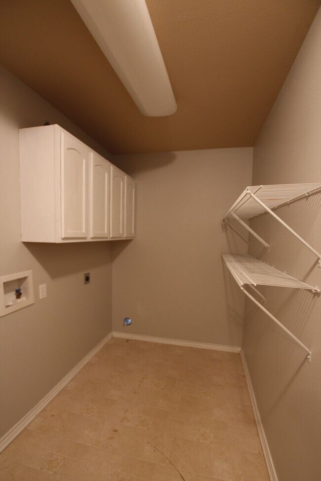 Building Photo - Stunning 4 Bedroom in Tyler! Available in ...